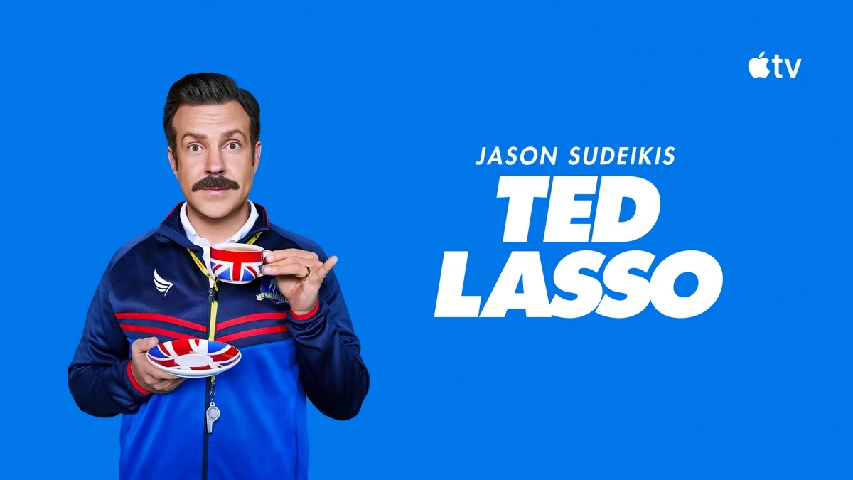 Arte promocional de Ted Lasso con el entrenador sosteniendo una taza de té.