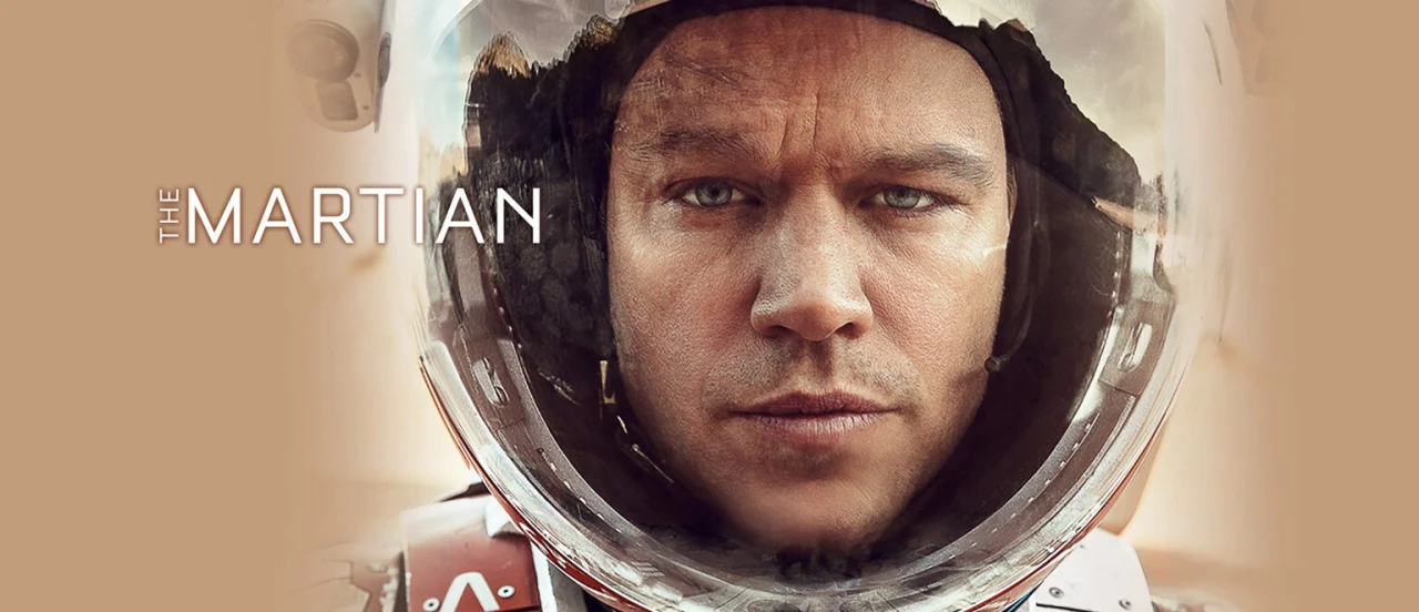 Mark Watney con casco de astronauta en el arte promocional de Misión rescate.